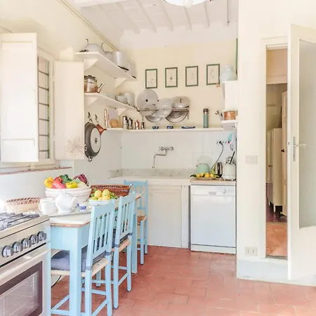 In Tuscany Near Lucca & Beaches Villa Camaiore